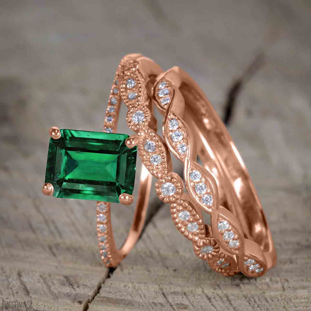 Emerald anniversary rings on sale for her